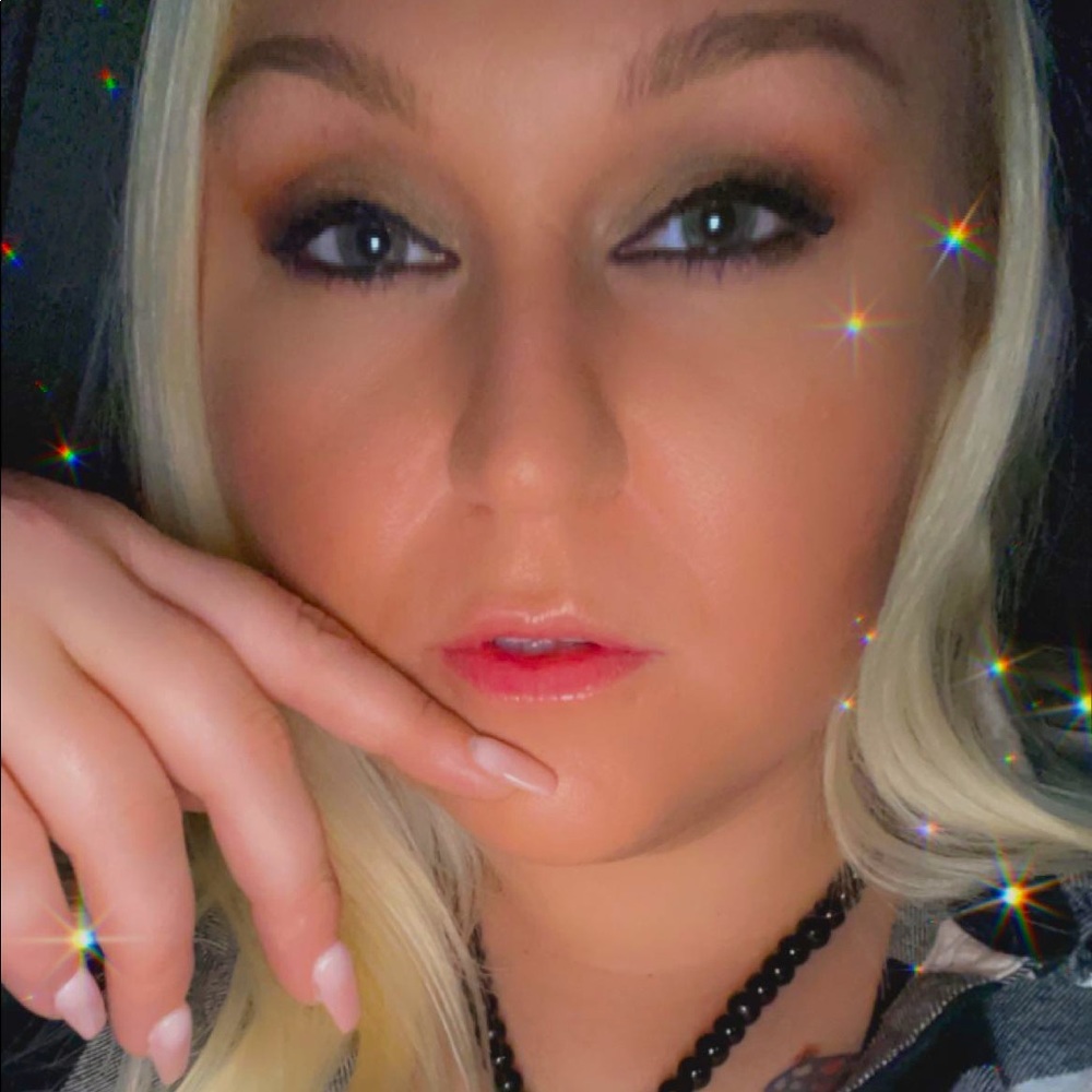 Meet your Posher, Cassandra